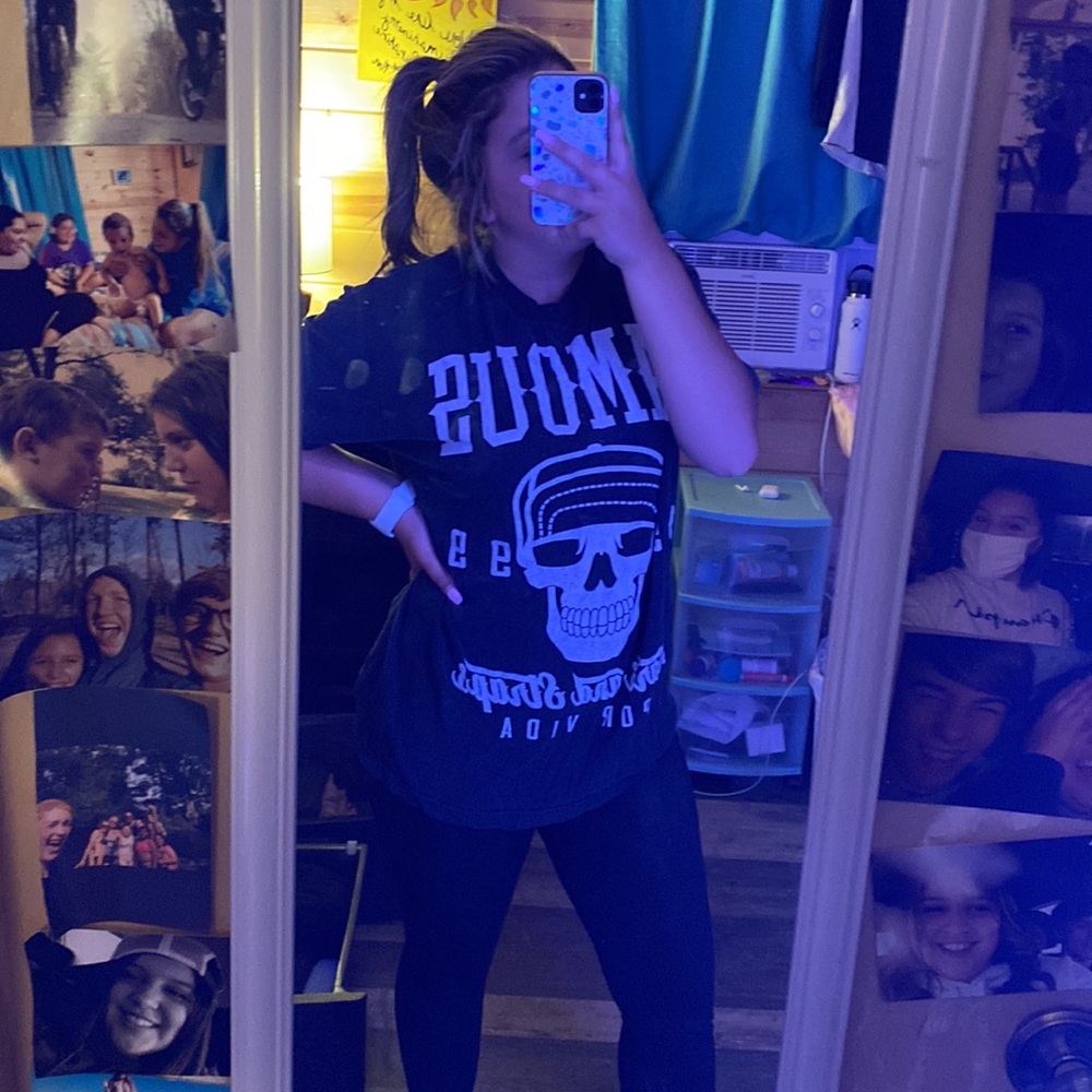 Lg Oversized Famous T-shirt - Picture 3 of 3